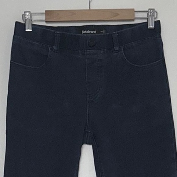 Betabrand Straight-Leg 4-Pocket Yoga Denim Jeans in Dark Indigo - Picture 6 of 14